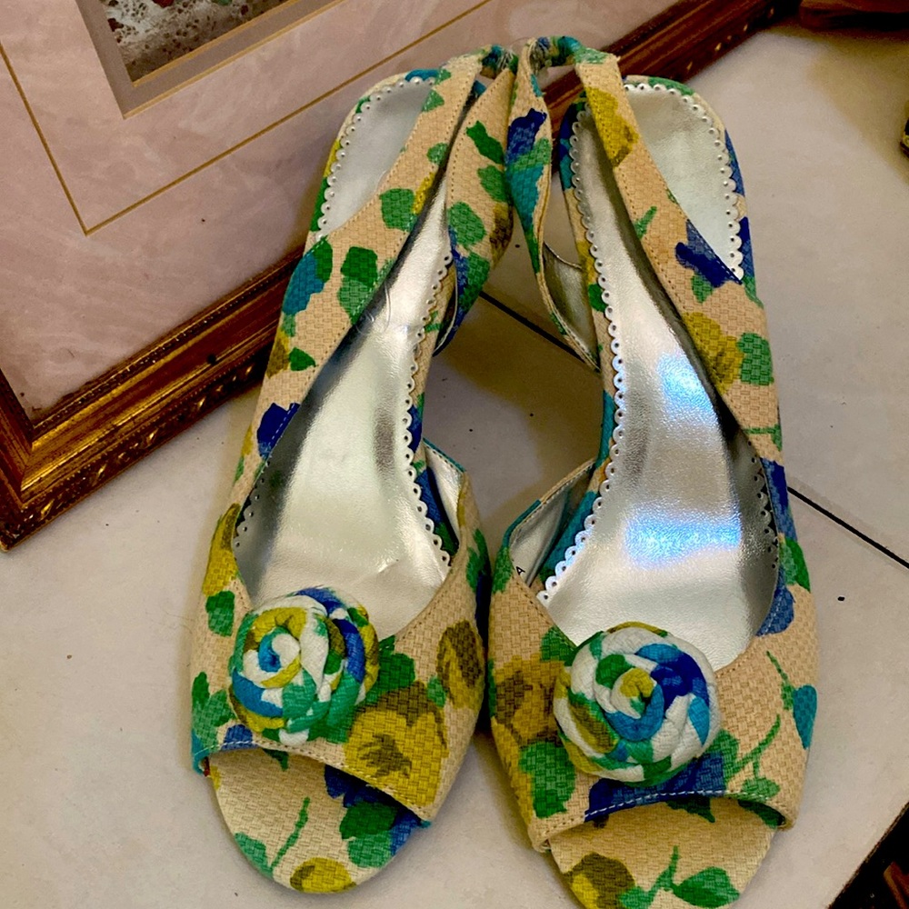 Floral green tapestry heels sandals with removable shoe clips flower size 8